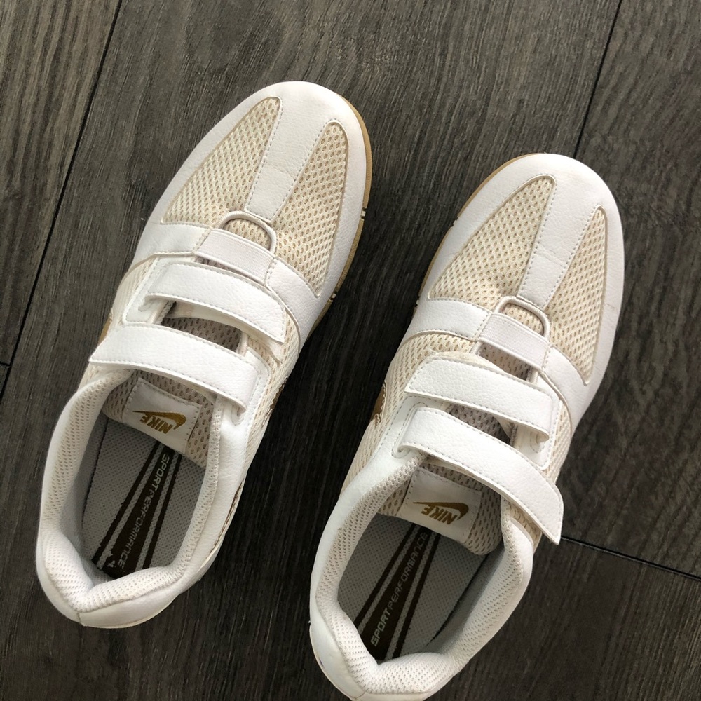 Traction at contact Nike Velcro sneakers - Picture 4 of 10